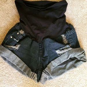 Maternity jeans short